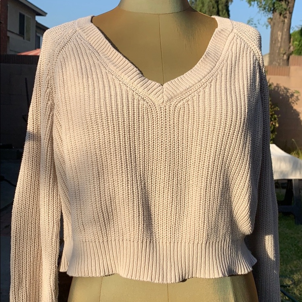 Crop top knitted cream sweater!